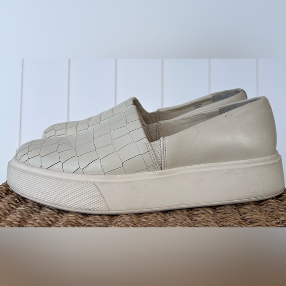 Vince Camuto Women’s Abbinna Croc Embossed Platform Flat Cream Size 9.5M - Picture 3 of 11